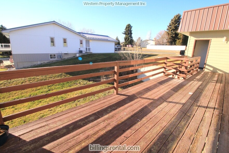 Shared Back Porch - 50 Almadin Ln