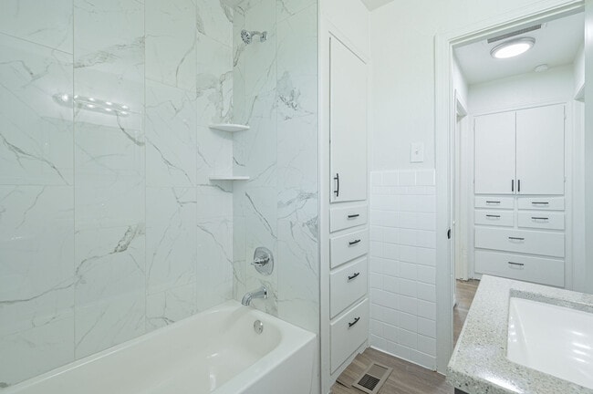 Building Photo - 1349 Kinkaid Dr