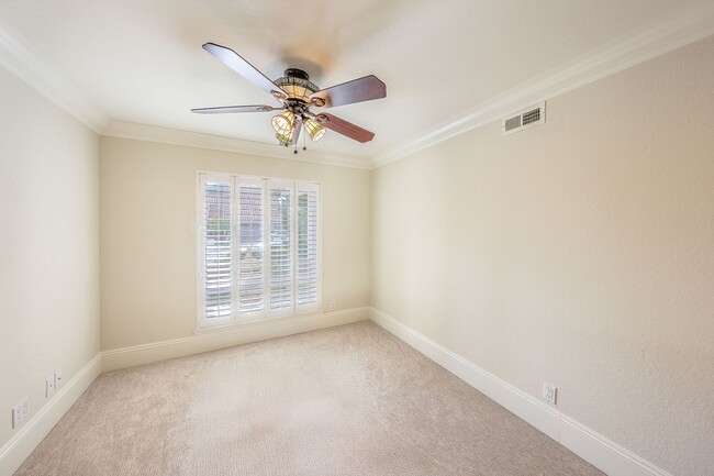 Building Photo - Single-story living with incredible panoramic sunset, mountain, and city light views