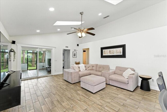 Building Photo - 174 Edgewater Cir