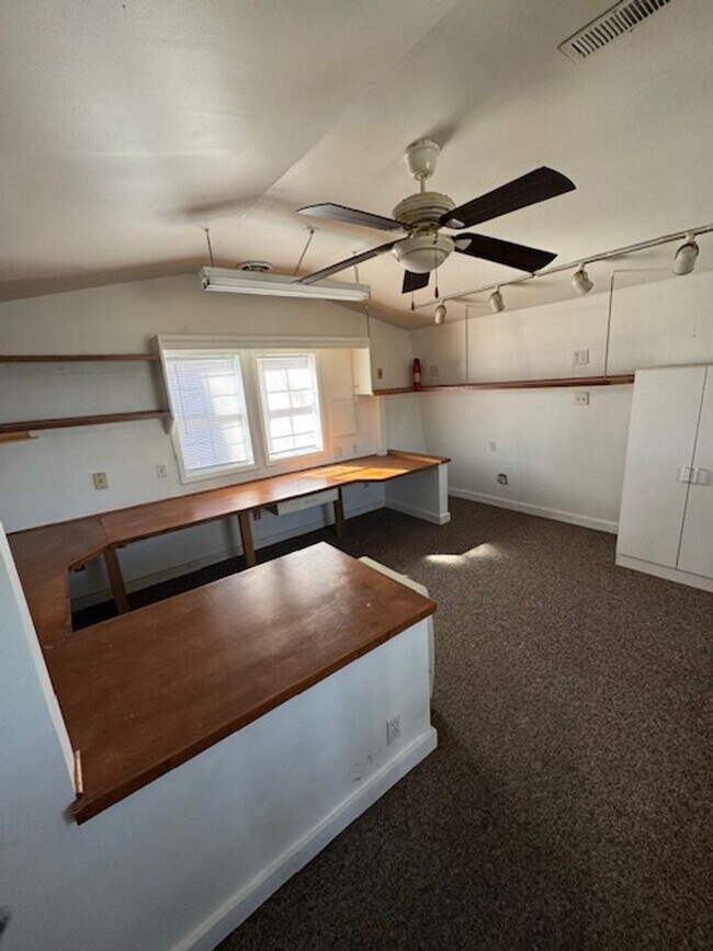 Building Photo - Lake View Rental in Gray