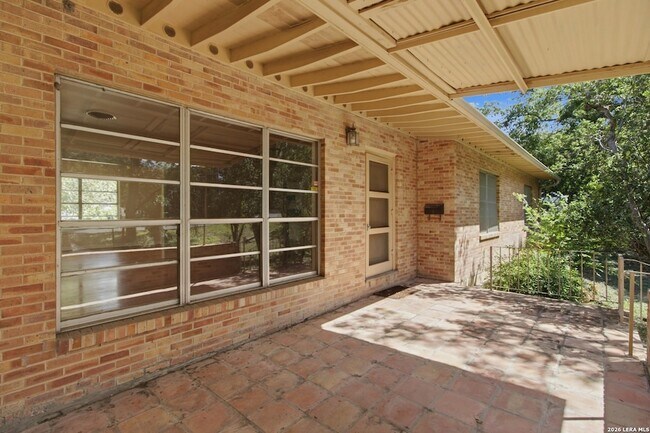 Building Photo - 207 Canyon Dr