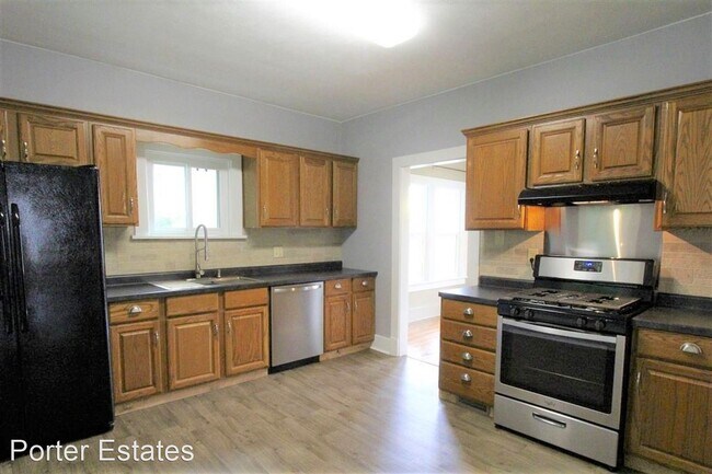 Building Photo - 3 br, 1 bath House - 615 N. First St.