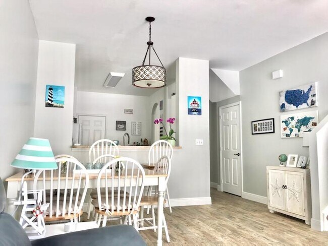 Building Photo - 3638 Pine Oak Cir