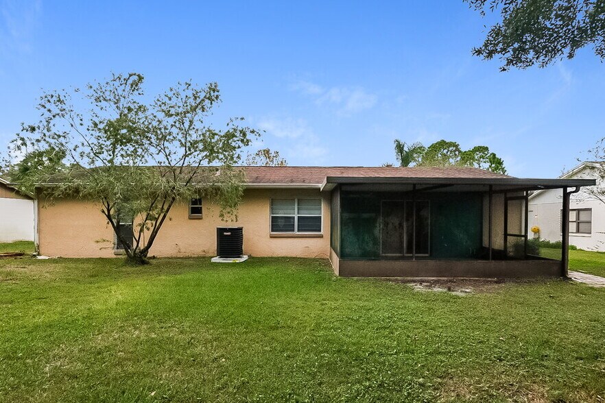 Building Photo - 3910 Briarlake Dr