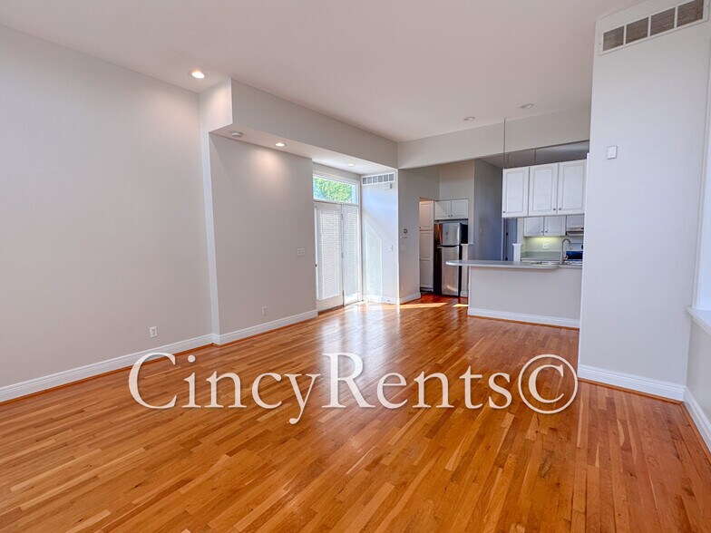 Building Photo - 334 Kilgour St