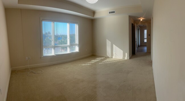 Building Photo - Beautiful Pier Point Condo