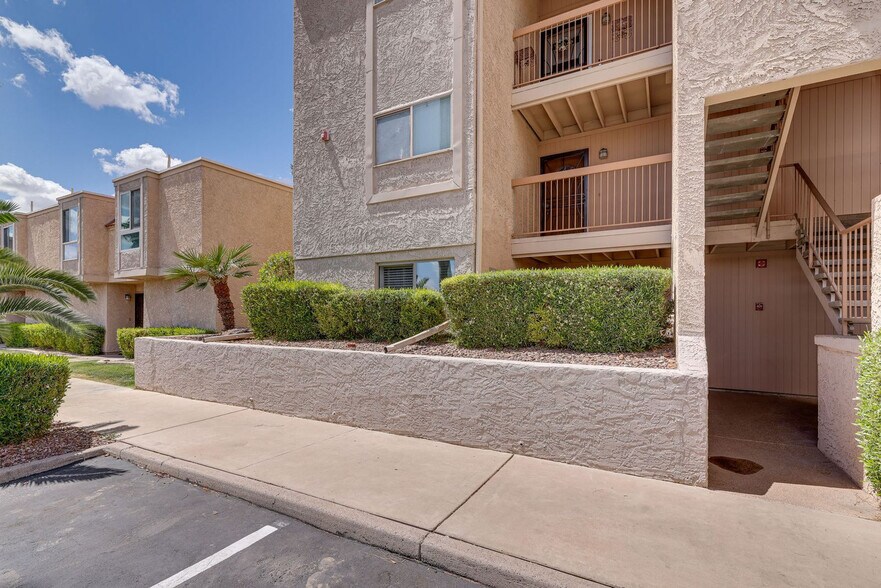 Building Photo - 7910 E Thomas Rd