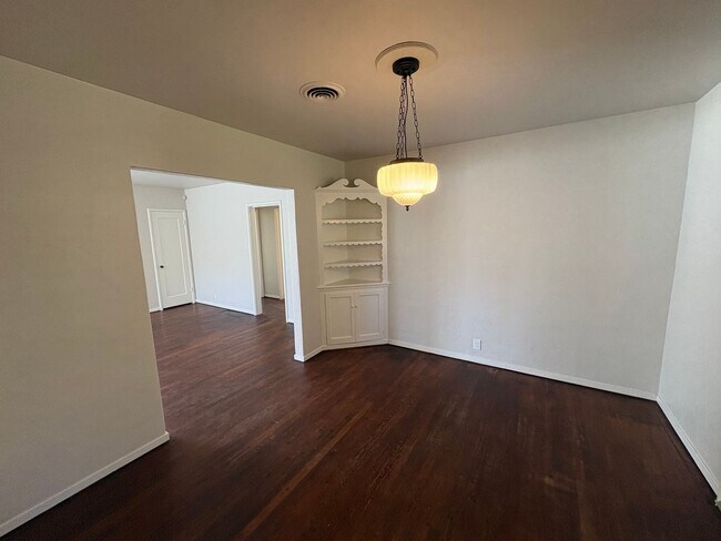 Building Photo - Charming home located in Beverly Glenn Rent Ready!