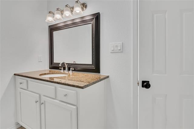 Building Photo - 704 Vine St