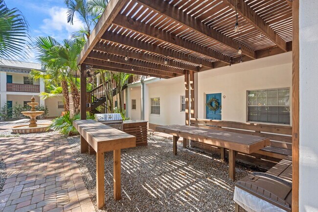 Building Photo - 2402 W Cleveland St