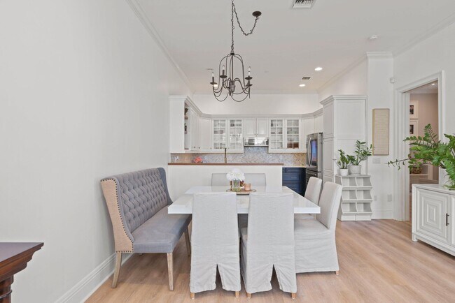 Building Photo - 285 SE 6th Ave