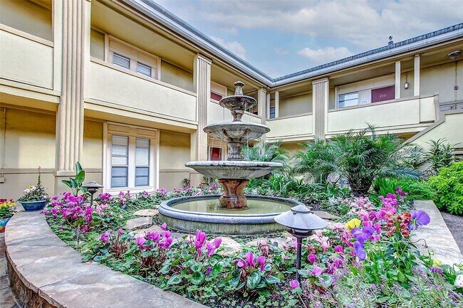 Building Photo - 4727 W Alabama St