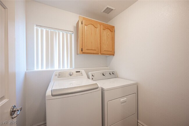 Building Photo - 211 Wicked Wedge Way