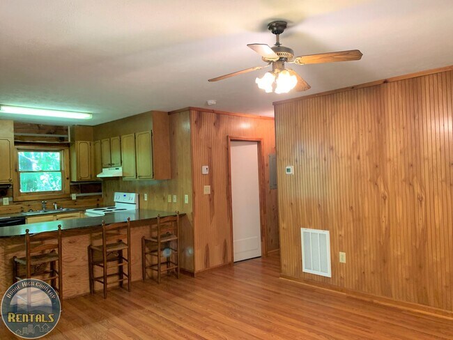 Building Photo - 159 David Sides Rd