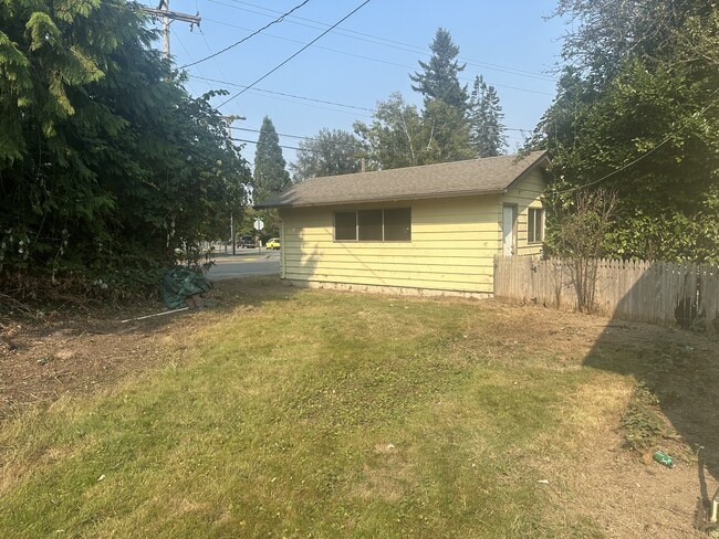 Building Photo - 7951 Maple Ave SE