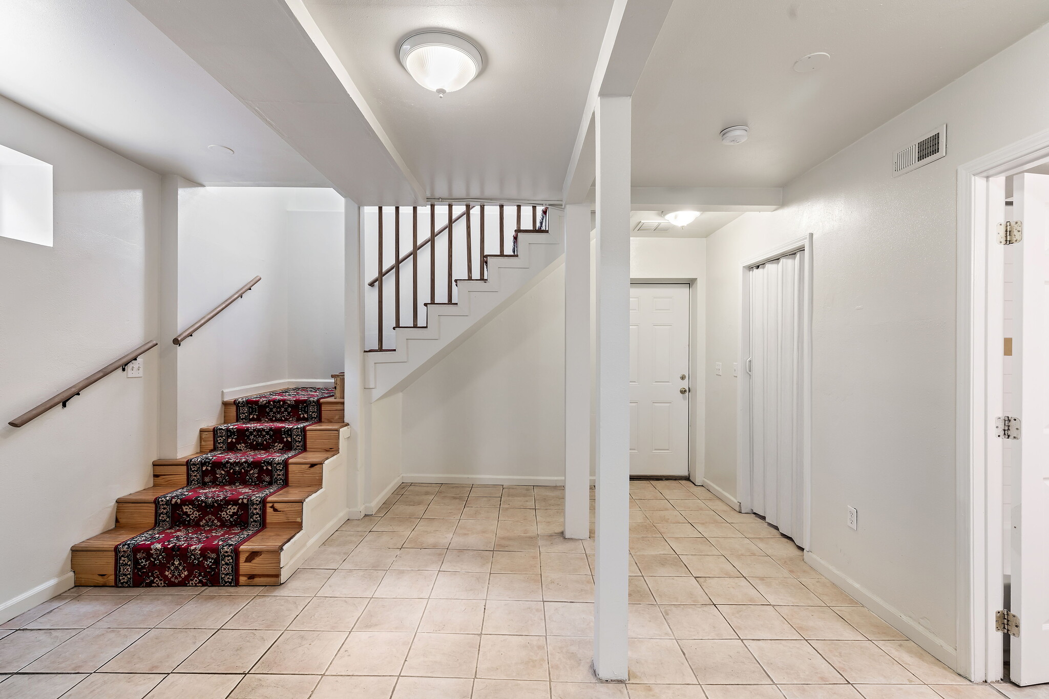 Lower Open Area - 1521 E Spruce St