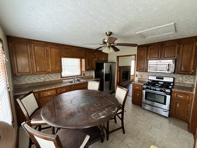 Building Photo - 3933 Brantley Dr