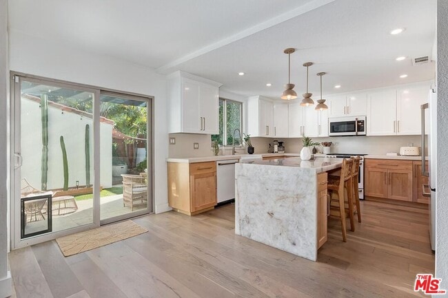 Building Photo - 810 Commonwealth Ave