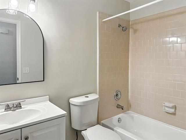 Building Photo - 1012 Blackenhurst Ln