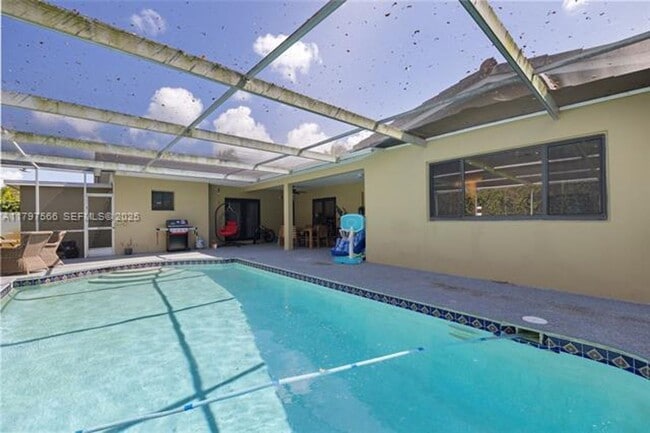 Building Photo - 20375 NE 22nd Pl