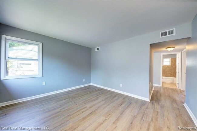 Building Photo - 110 W Tennyson Ave