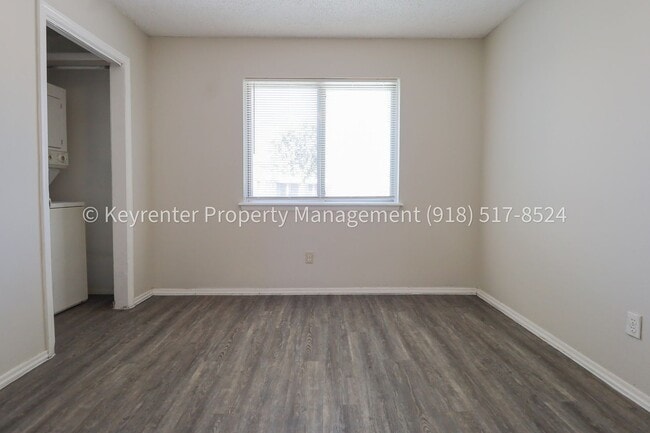 Building Photo - 6730 S Lewis Ave
