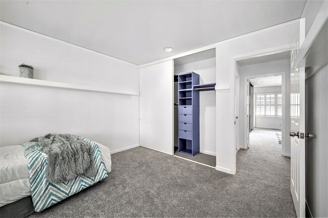 Building Photo - 658 Centre Ct