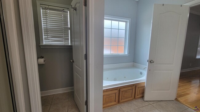 Building Photo - 203 Duke Ln
