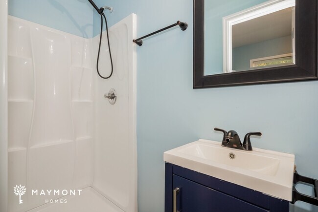 Building Photo - 413 Circle Dr