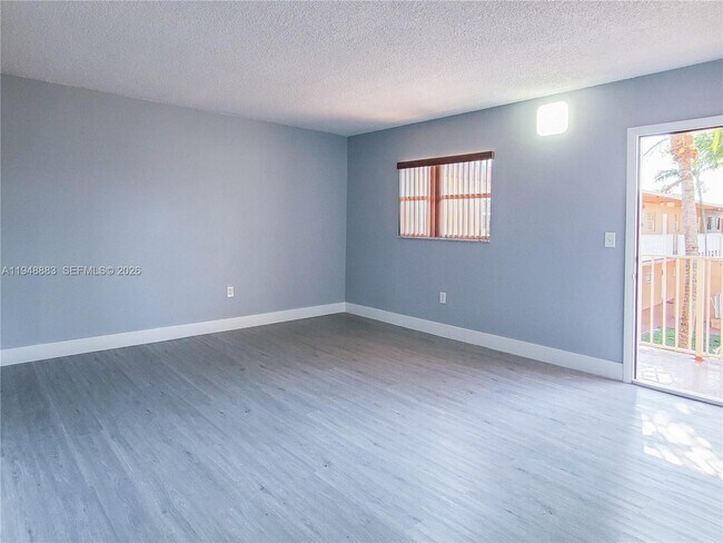 Building Photo - 1265 W 24th St