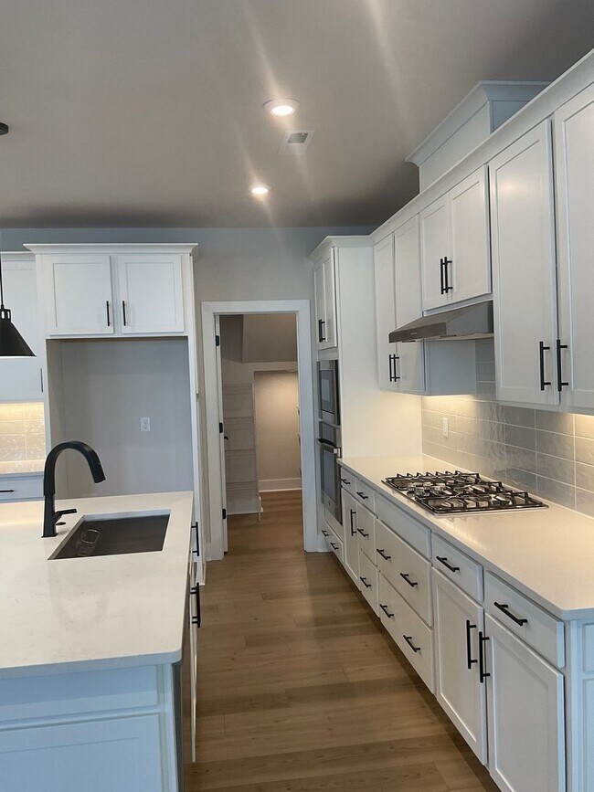 Building Photo - Welcome to this charming two-story townhome in the heart of Belmont, NC.