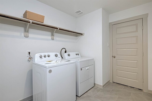 Building Photo - 3418 Lake Landing Ln