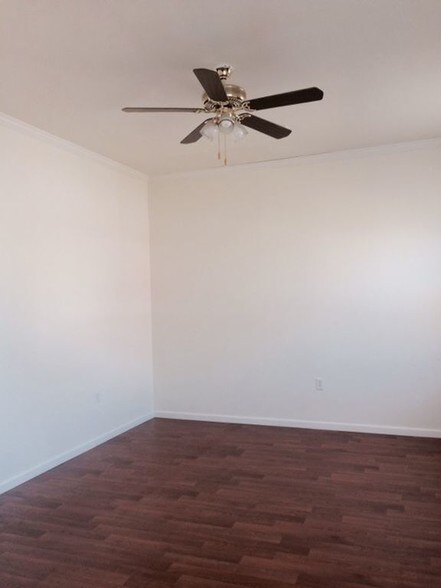 Living Room - 160 S Poplar St