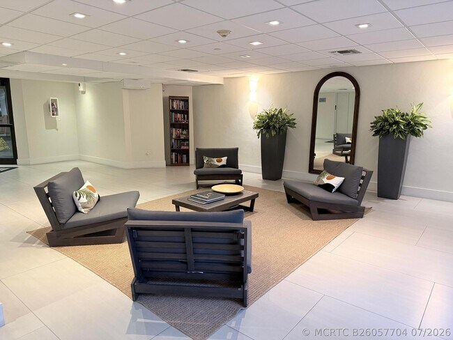 Building Photo - 540 Brickell Key Dr