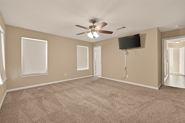 Building Photo - 101 Royal Ct