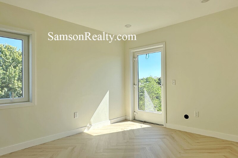 Building Photo - 165 Gano St