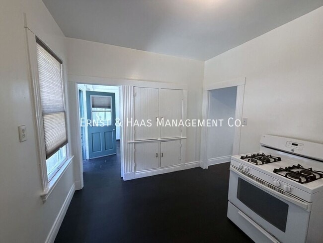 Building Photo - 209 Linden Ave