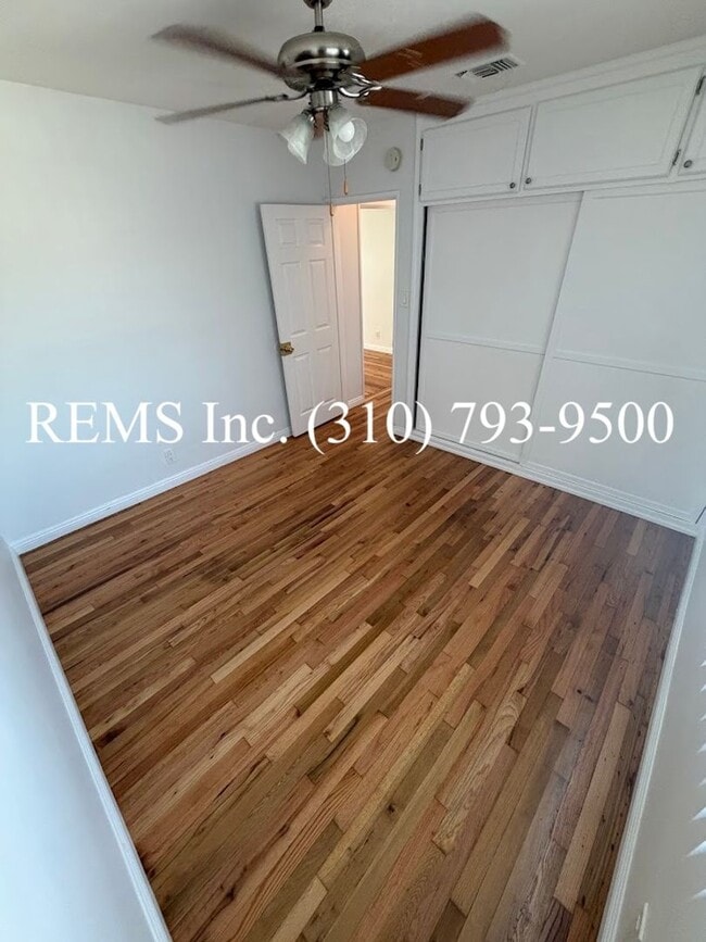 Building Photo - 938 S Oak St