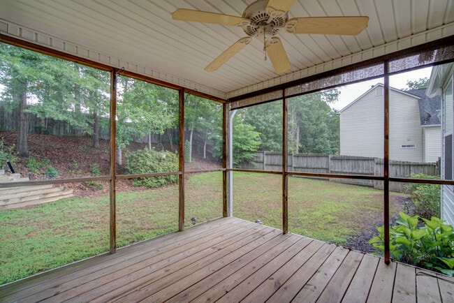 Building Photo - Spacious 4 BR, 2 BA Home On Quiet Cul de Sac, Private Fenced Backyard, Community Pool