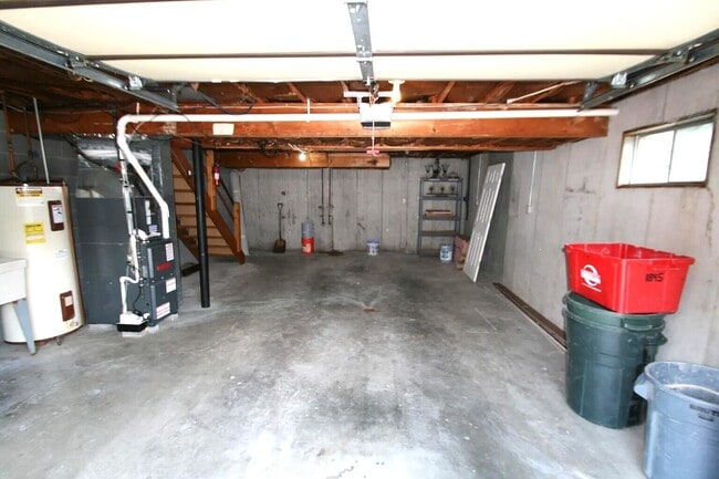 Building Photo - 1847 Fort Henry Dr