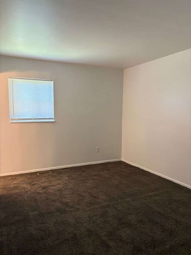 Building Photo - Charming 3 beds 2 baths in Columbus!