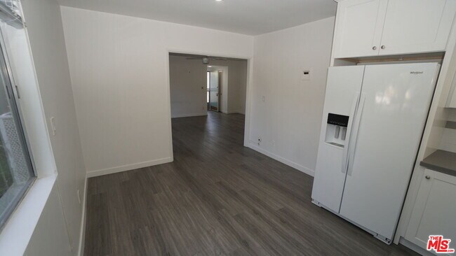 Building Photo - 844 6th St