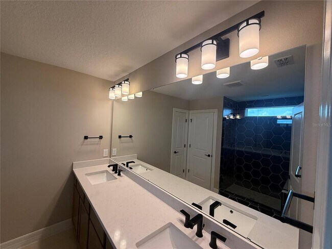 Building Photo - 455 Winter Grv Blvd