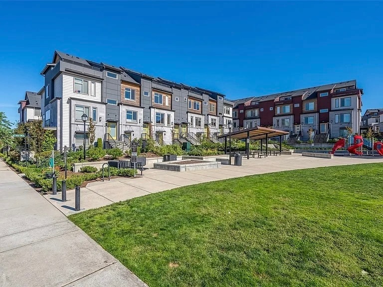 Building Photo - 540 NE Daisy Walk