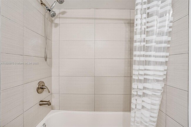 Building Photo - 20350 W Country Club Dr