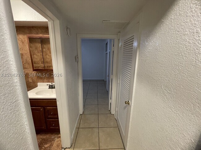 Building Photo - 20490 NW 7th Ct