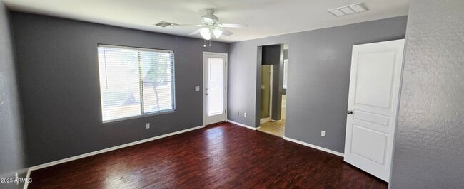 Building Photo - 587 S Buena Vista Ct