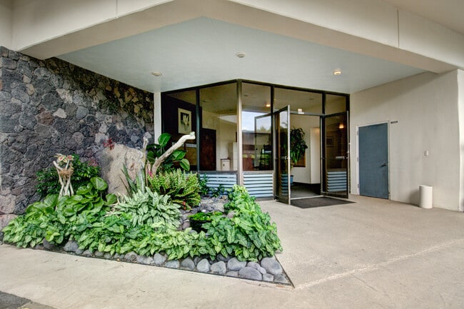 Building Photo - 2405 Kalanianaole St