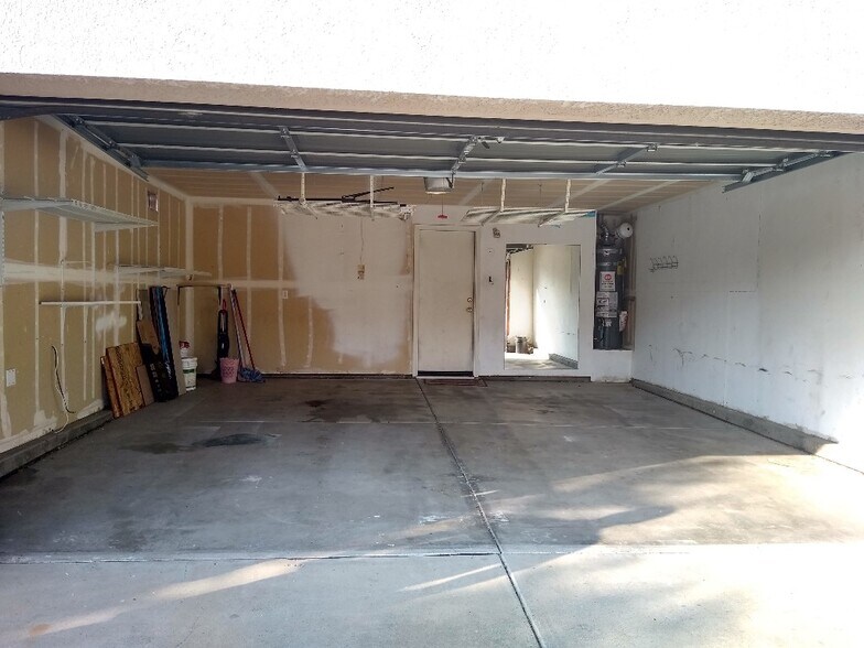 Building Photo - 21 Anjou Cir